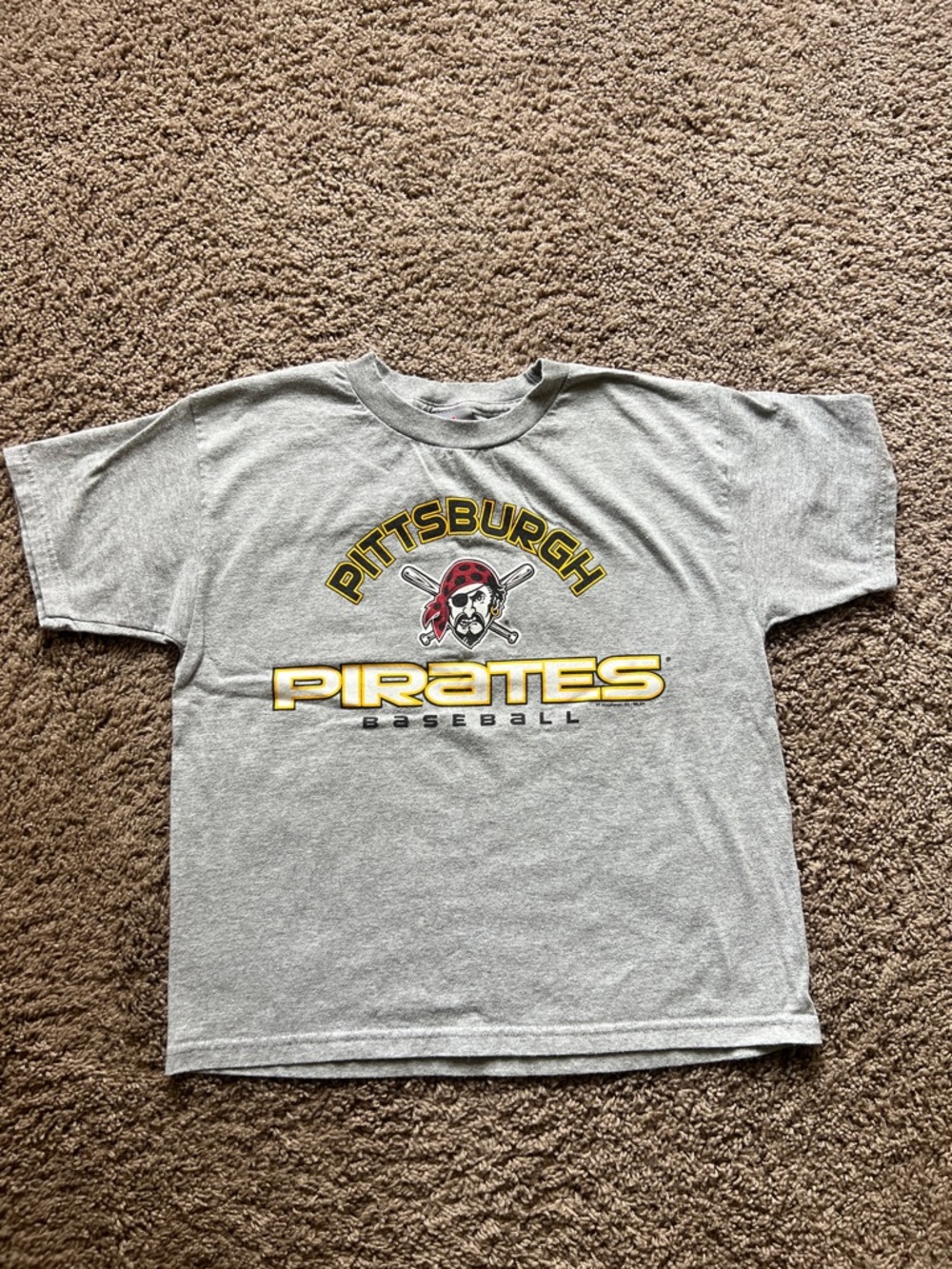 Pittsburgh Pirates Gray Tee with Logo boys size large
